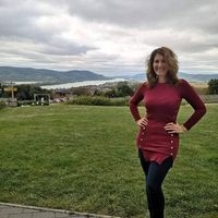 Zsuzsa Tábori profile