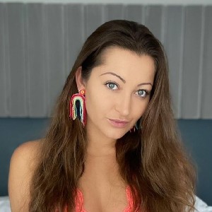 Hannah lang💞💖💞💖💝👗💍📿📿🐳